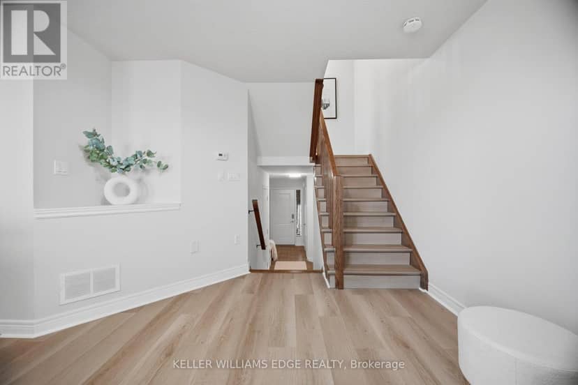 98 Bloom Crescent — photo 4 of 39