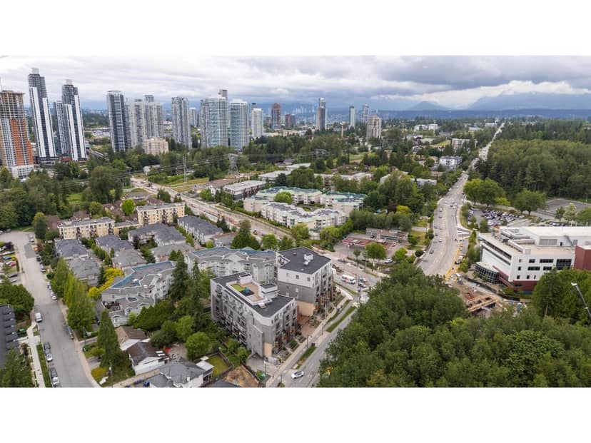 201 13883 LAUREL DRIVE, Surrey, photo 3