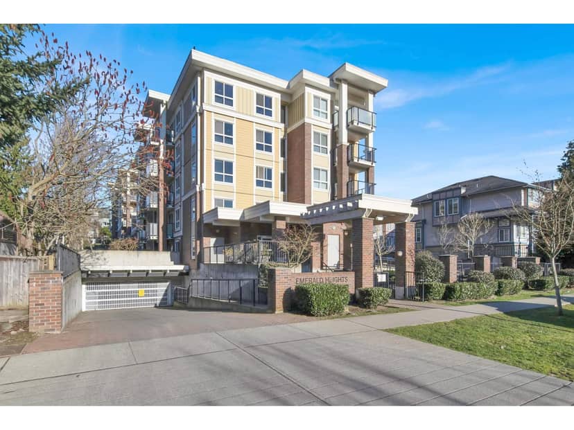 201 13883 LAUREL DRIVE, Surrey, photo 2