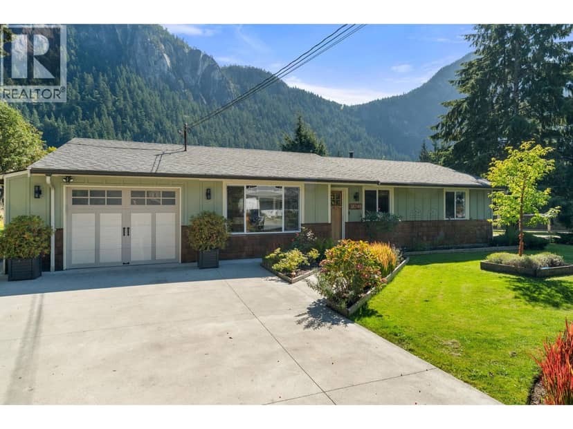 38248 HEMLOCK AVENUE, Squamish