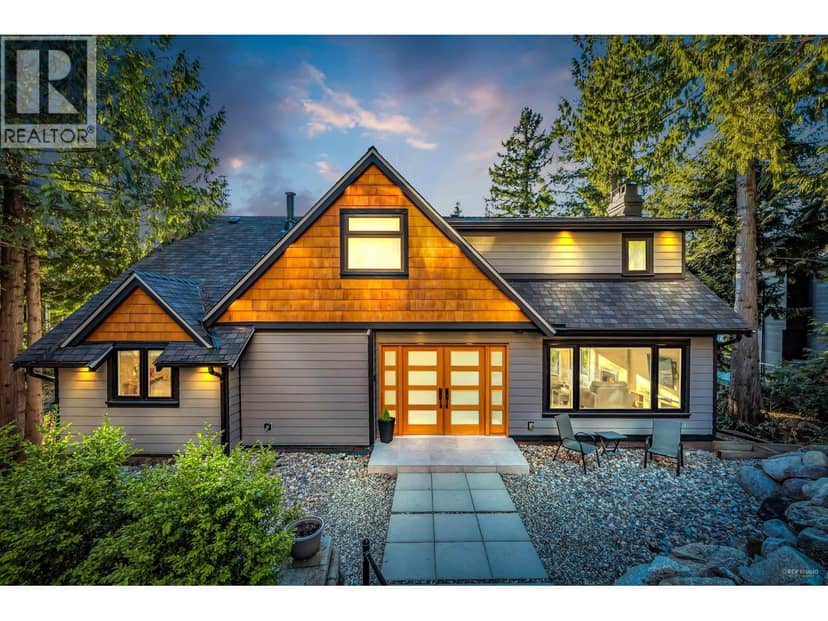 130 OCEANVIEW PLACE, Lions Bay
