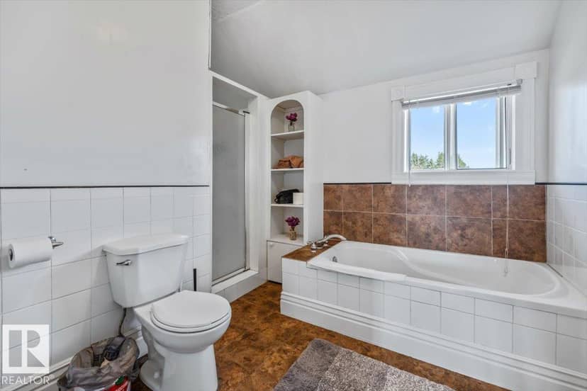 4802 50 ST — photo 19 of 40