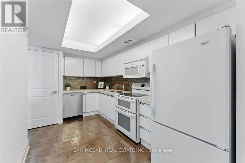 1605 - 2045 Lake Shore Boulevard W — photo 16 of 39