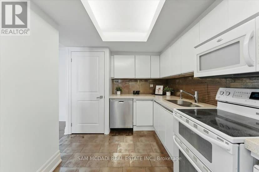 1605 - 2045 Lake Shore Boulevard W — photo 18 of 39