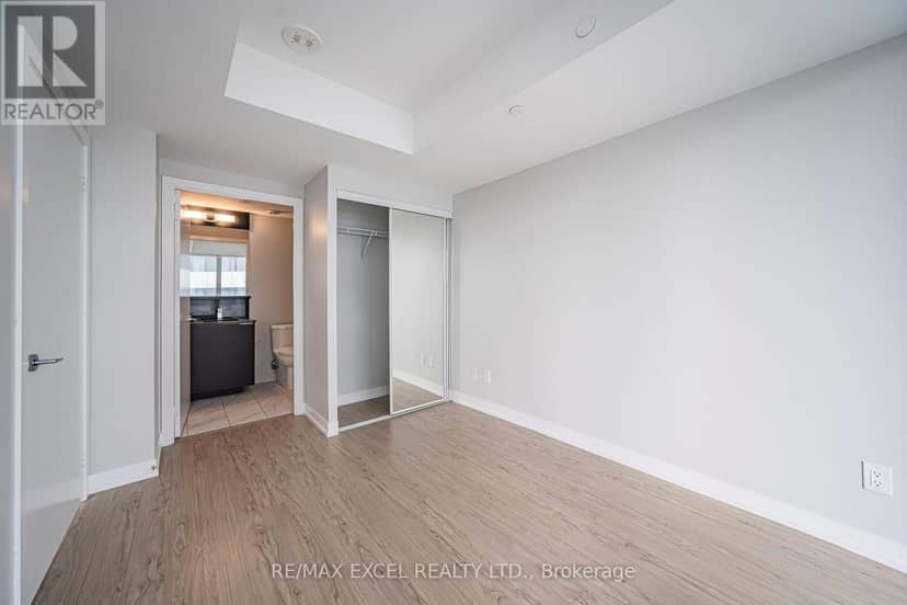 3203 - 85 Wood Street — photo 21 of 40