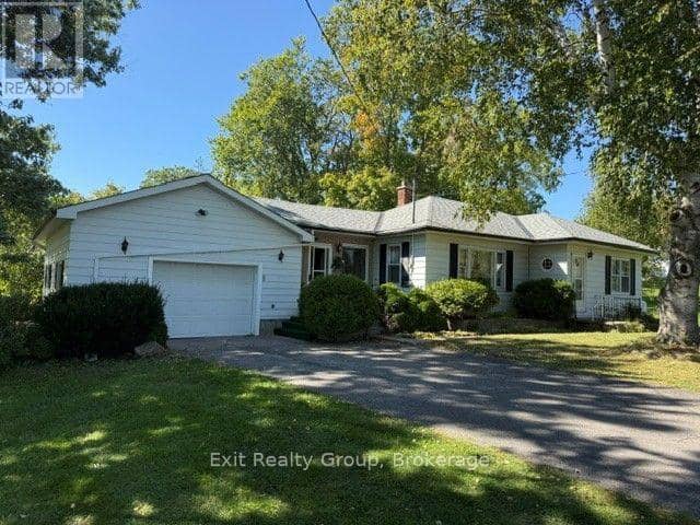 593 County Rd 28, Prince Edward County, photo 2