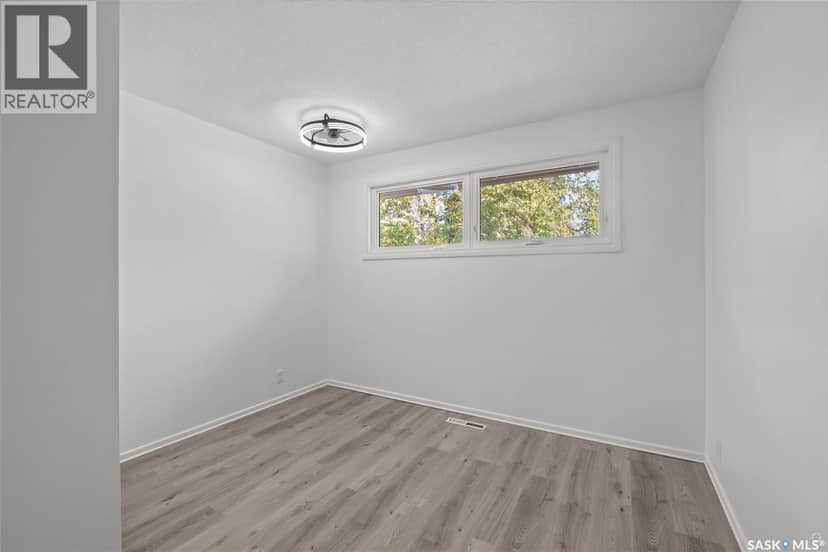 690 Eastwood STREET — photo 16 of 37