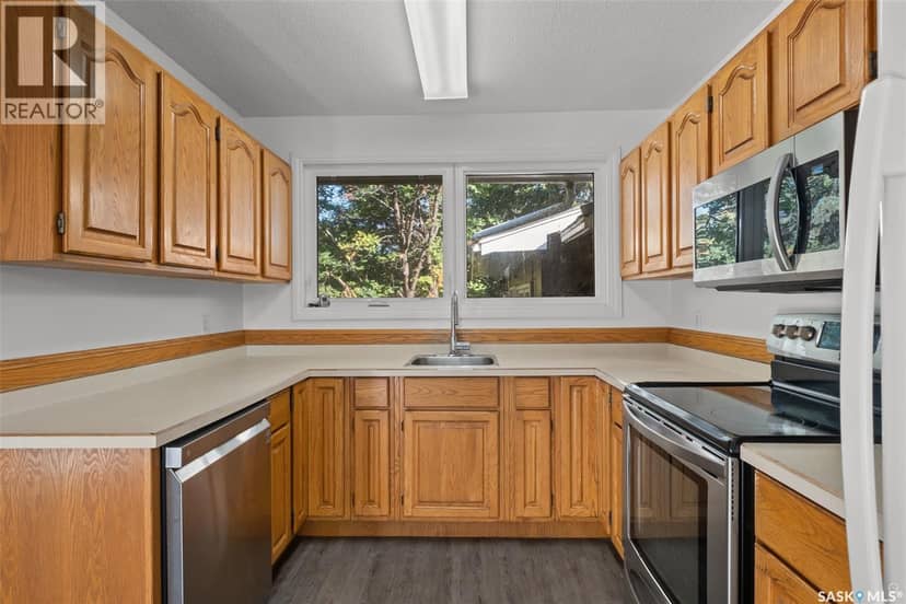 690 Eastwood STREET — photo 9 of 37