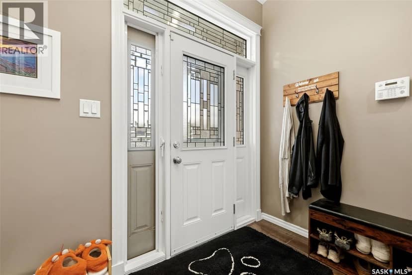 4857 McCombie CRESCENT — photo 3 of 40
