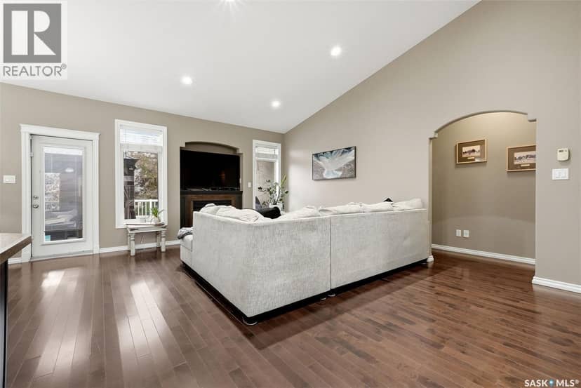 4857 McCombie CRESCENT — photo 4 of 40