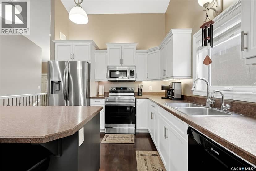4857 McCombie CRESCENT — photo 9 of 40