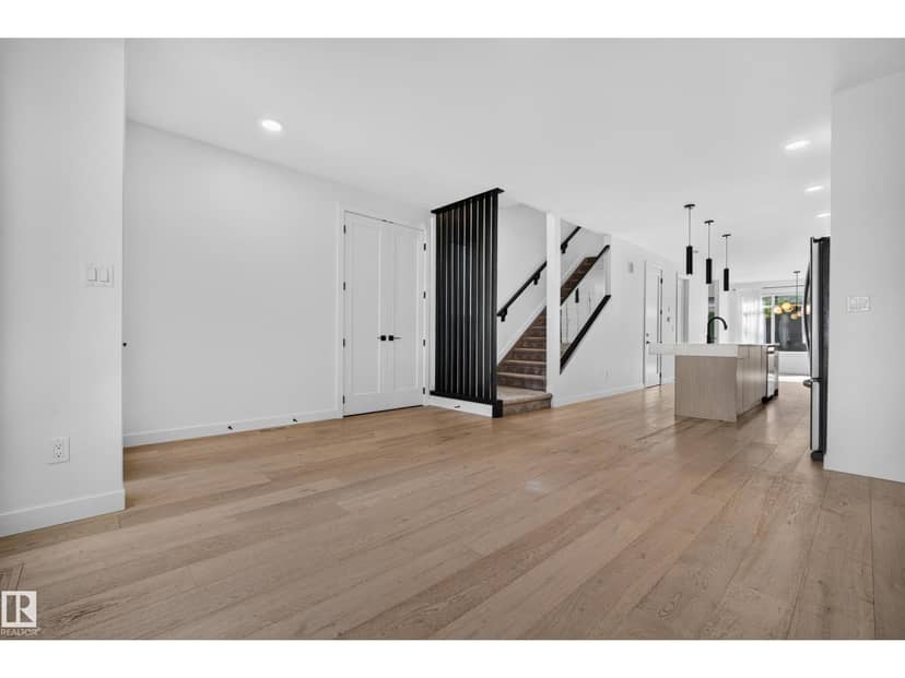 11207 75 AV NW — photo 11 of 40
