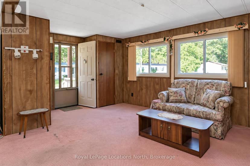16 Sinclair Avenue S, Wasaga Beach, photo 2