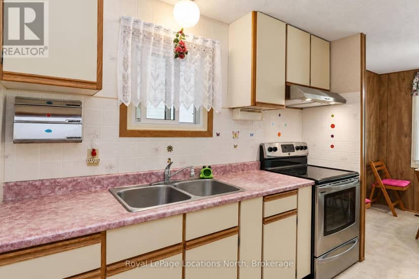 16 Sinclair Avenue S, Wasaga Beach, photo 4