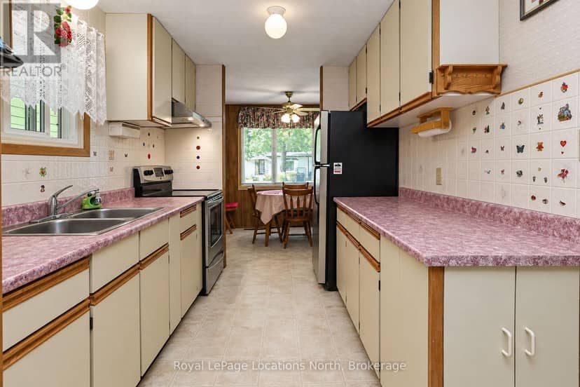 16 Sinclair Avenue S, Wasaga Beach, photo 5