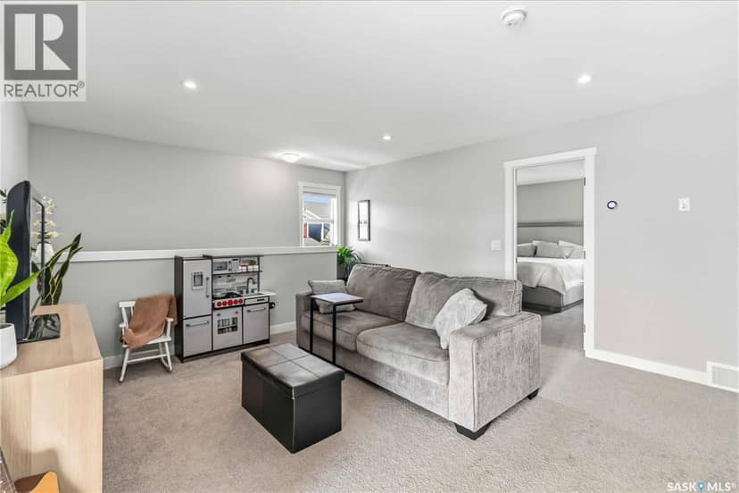 358 Stilling MANOR — photo 31 of 40