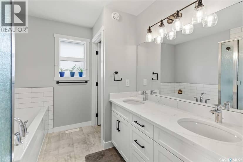 358 Stilling MANOR — photo 32 of 40