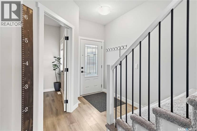358 Stilling MANOR — photo 4 of 40