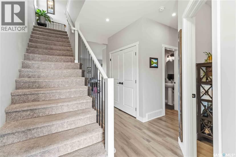 358 Stilling MANOR — photo 5 of 40