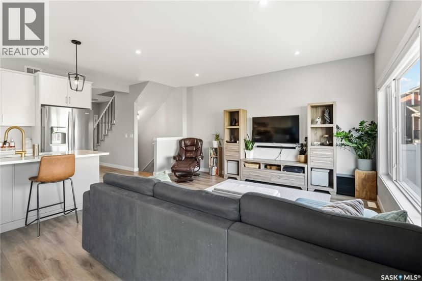 358 Stilling MANOR — photo 8 of 40