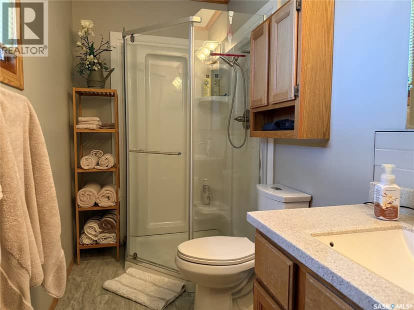 912 Railway AVENUE — photo 10 of 31