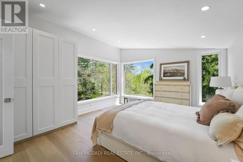 1273 Queen Victoria Avenue — photo 19 of 40