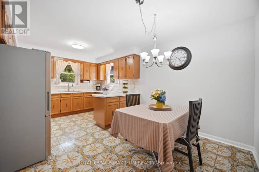 255 John Street — photo 11 of 40