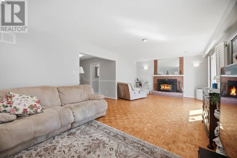 255 John Street — photo 18 of 40