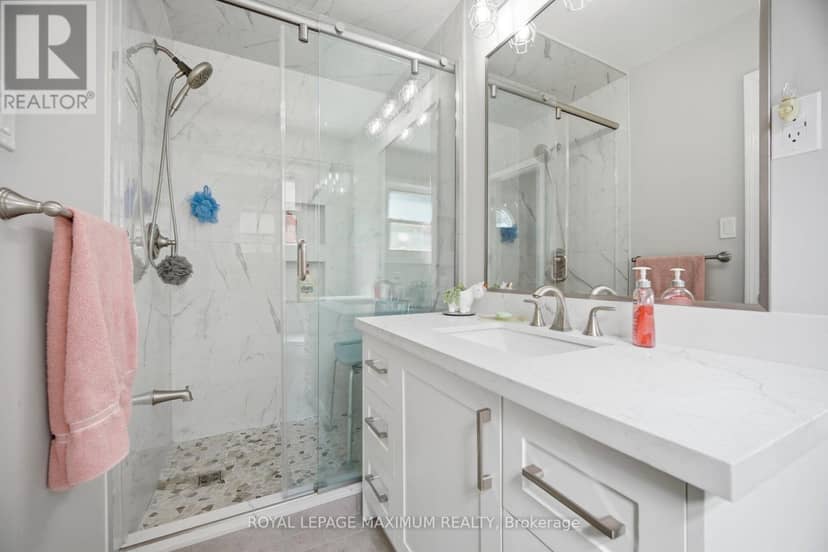 255 John Street — photo 24 of 40
