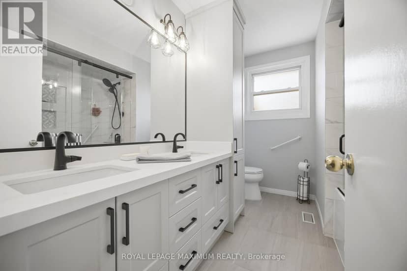 255 John Street — photo 31 of 40