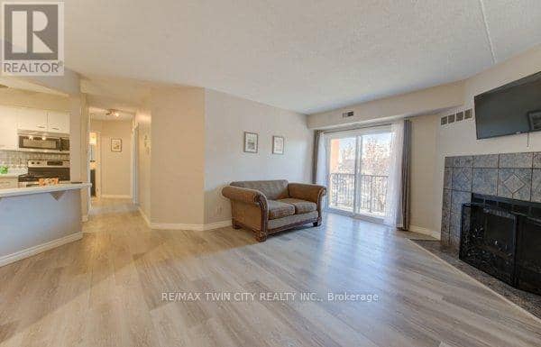 27 - 3085 Kingsway Drive — photo 7 of 23