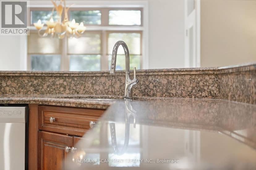 4 Summit Drive — photo 13 of 40