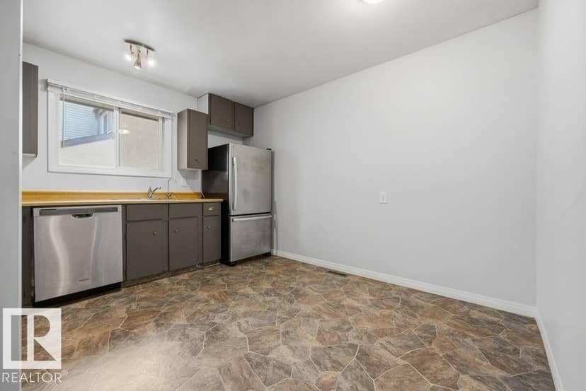 7143 180 ST NW — photo 13 of 39
