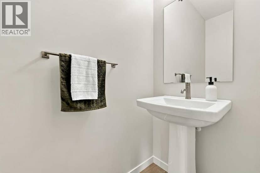 186 Cranbrook Park SE — photo 16 of 40