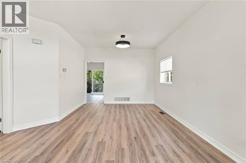 15 DALRYMPLE Drive — photo 10 of 40