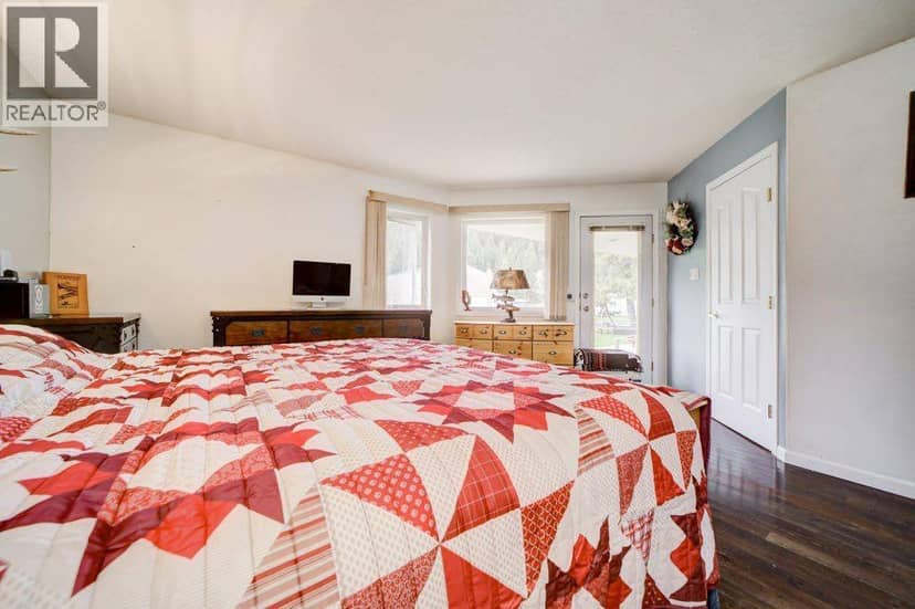 6018 16 Avenue — photo 16 of 34
