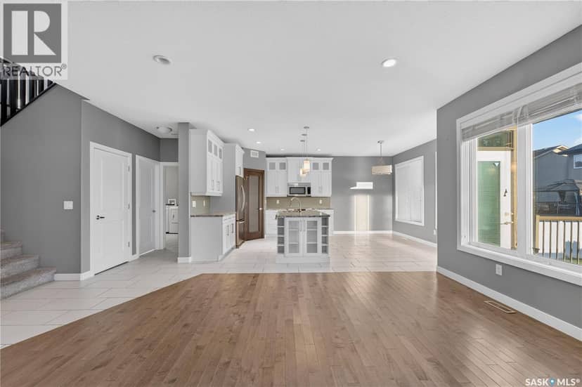 4774 Skinner Crescent — photo 10 of 40
