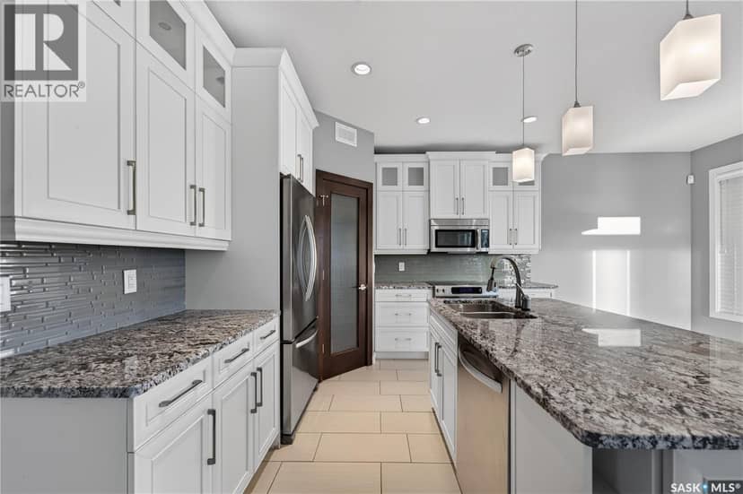 4774 Skinner Crescent — photo 12 of 40