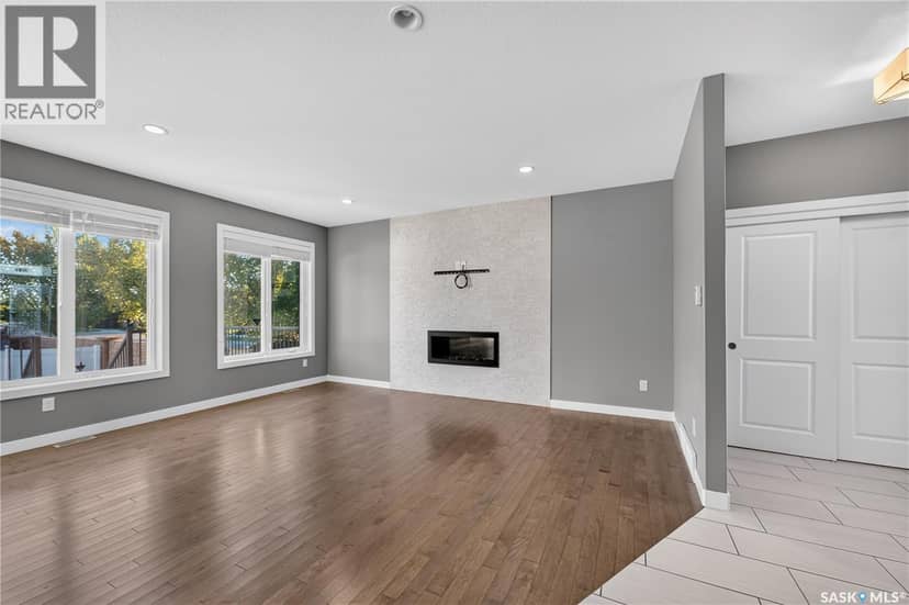 4774 Skinner Crescent — photo 8 of 40