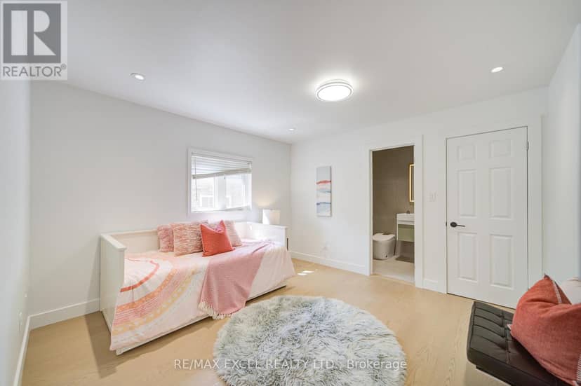 8 Hollylane Drive — photo 30 of 40