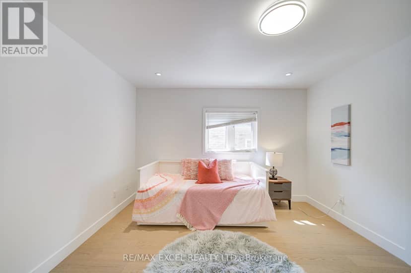 8 Hollylane Drive — photo 31 of 40