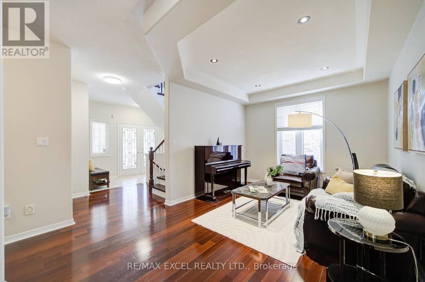 8 Hollylane Drive — photo 9 of 40