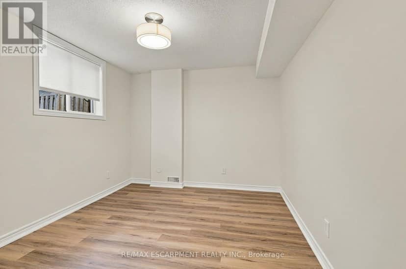 15 Dalrymple Drive — photo 34 of 40