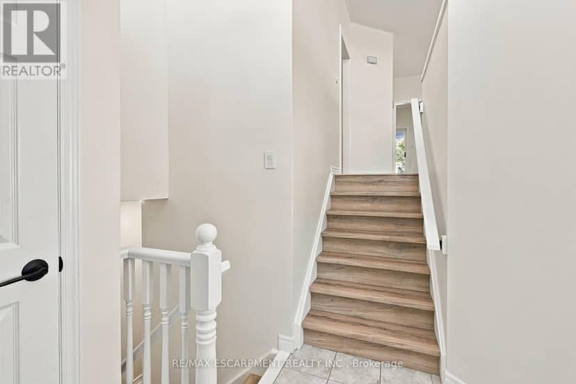 15 Dalrymple Drive — photo 5 of 40