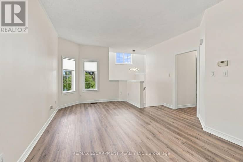 15 Dalrymple Drive — photo 8 of 40