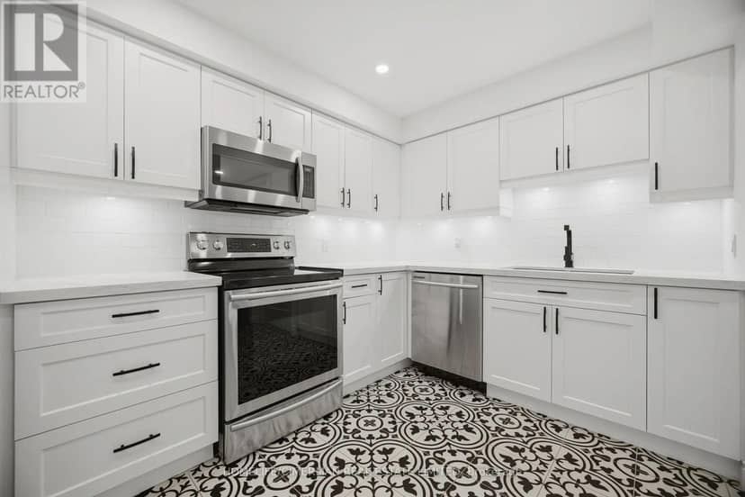 320 - 150 Wilson Street W — photo 18 of 40