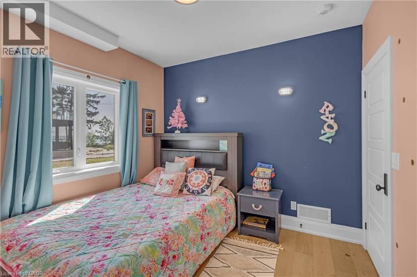 33 CEDAR Drive — photo 18 of 40