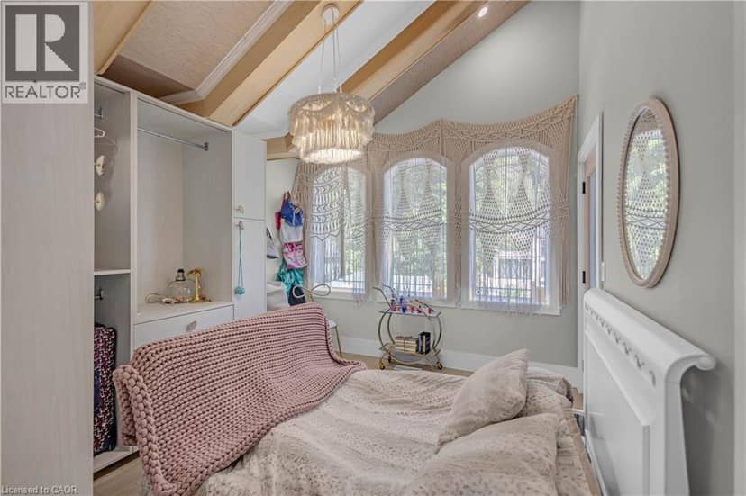 33 CEDAR Drive — photo 38 of 40