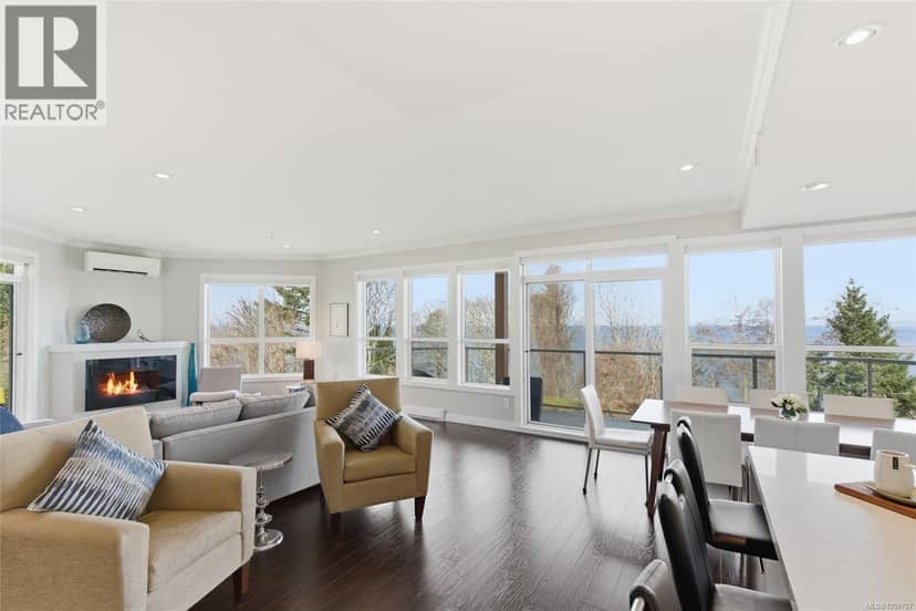 204 439 College Rd, Qualicum Beach