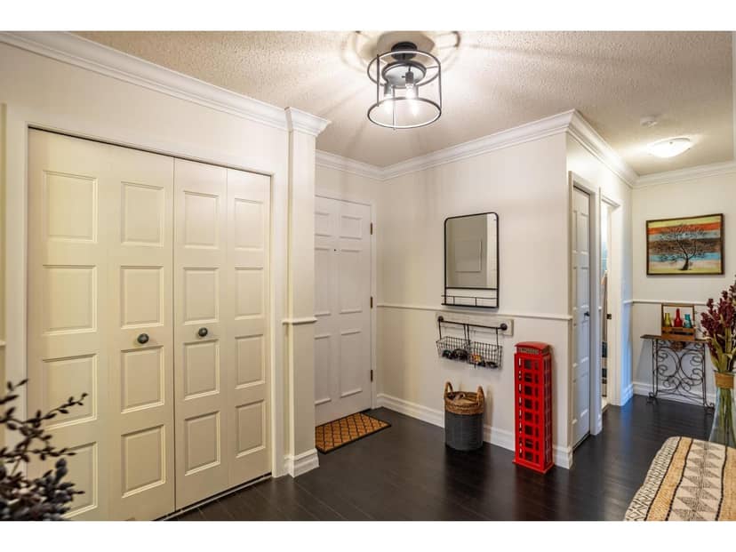 301 1390 MARTIN STREET, White Rock, photo 3